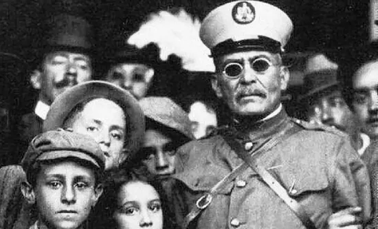 Huerta y unos niños.